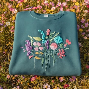 Floral Embroidered Sweatshirt, Wildflower Bouquet Cottagecore Crewneck, Vintage Botanical Stitch Sweater, Cozy Nature-Inspired Gift